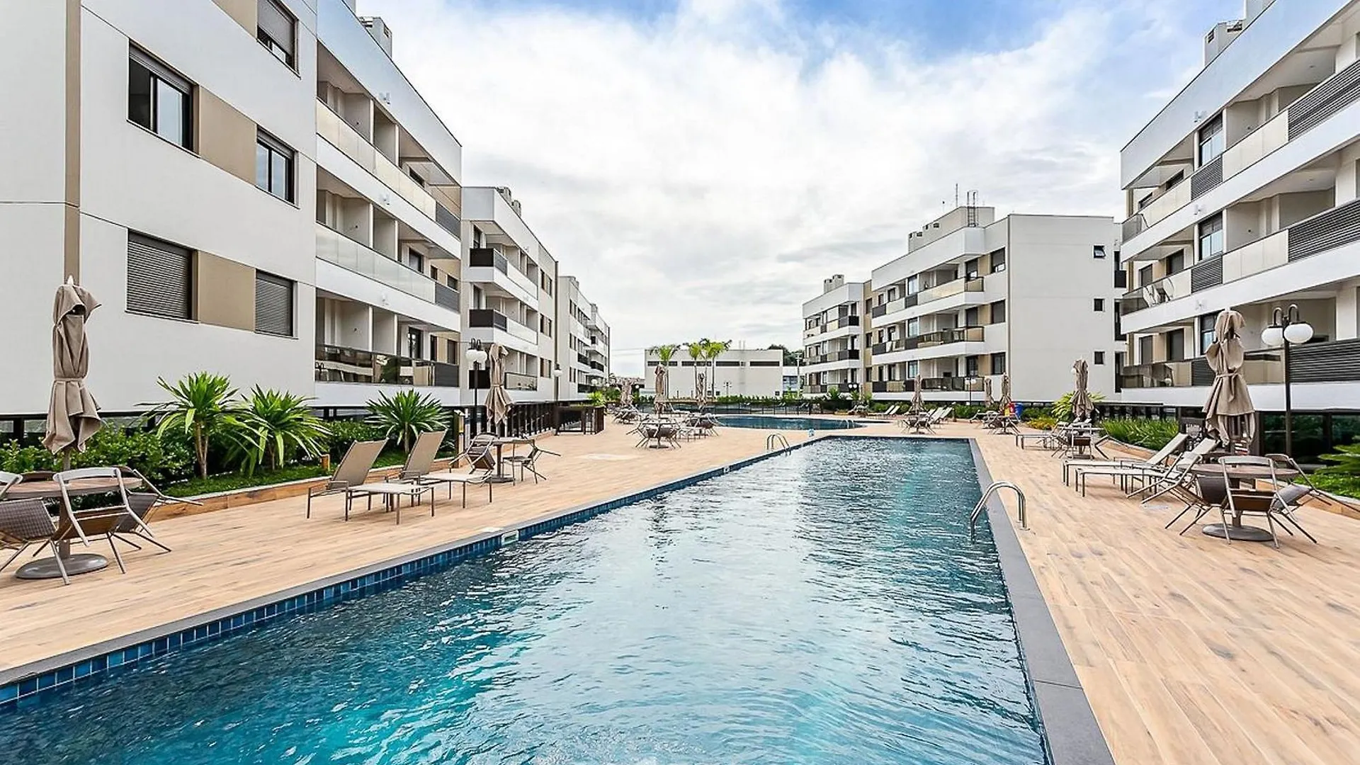 Apto Perto Da Praia Em Cond. C/ Piscina Adc0205 Florianopolis Apartment
